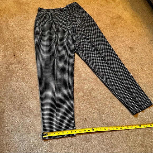 Lauren Taylor Women’s Pants Suit - Picture 9 of 13